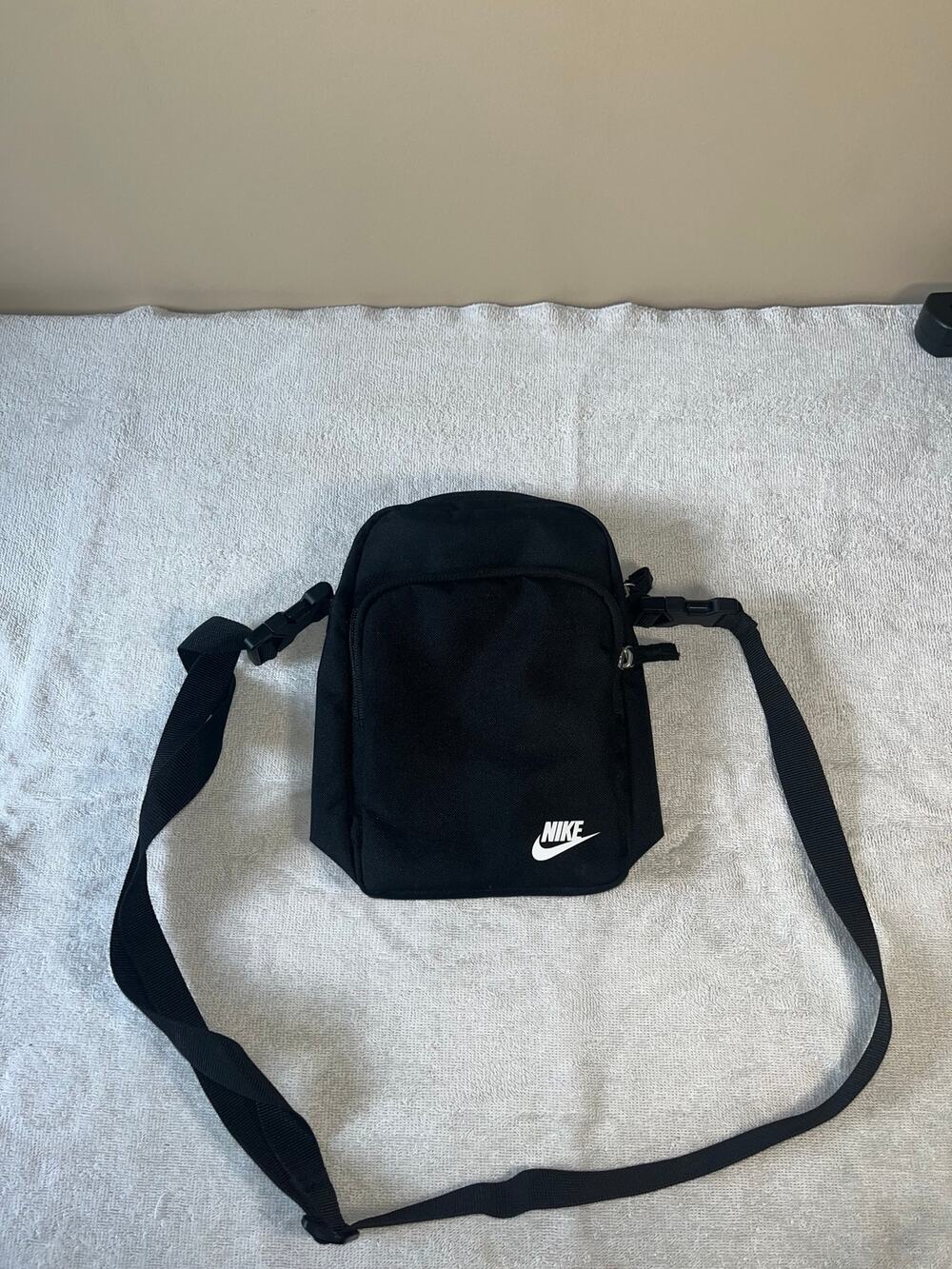 Nike Heritage Tote Bag Crossbody Black DB0456 Unisex Adjustable Strap